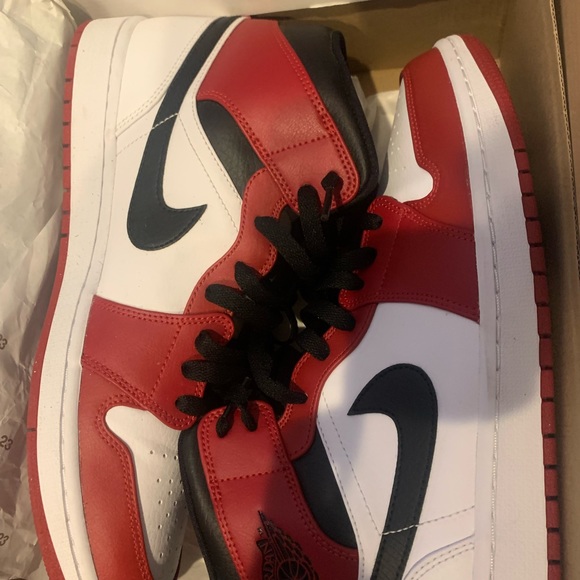 Jordan 1 mids